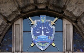 У співпраці органів прокуратури та об’єднання громадських організацій у Всеукраїнського руху проти політичної корупції «Під контролем» виявлено факти порушення вимог Закону України «Про запобігання корупції»