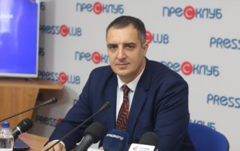 Говорить і показує Ганущин