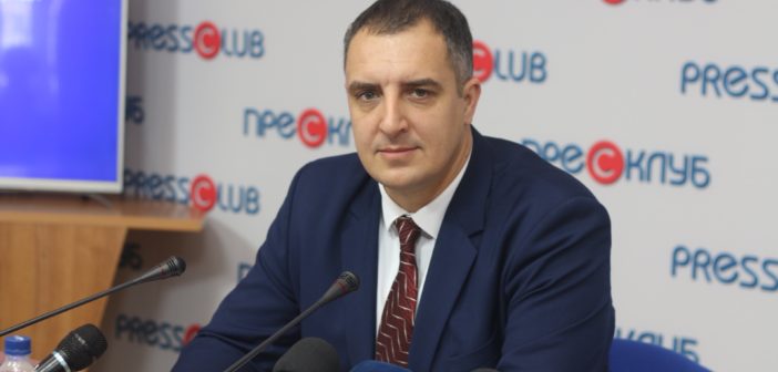 Говорить і показує Ганущин