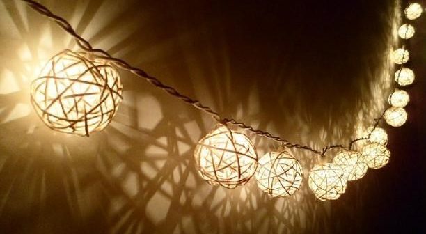 В Чернівцях замовили новорічні прикраси на ялинку за 700 тисяч гривень у фірми, яку мали “викинути” з тендеру