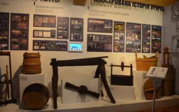 “Хату в Глибокім” реконструюватиме фірма, яку мали викинути з тендеру