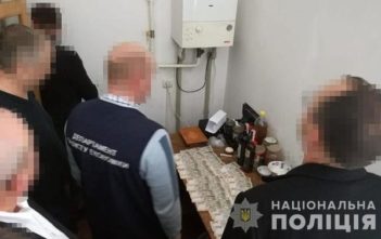 Нацполіція затримала на отримані хабара начальника одного із відділів Західного офісу Державної аудиторської служби України