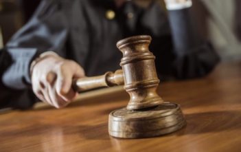 Суд не побачив змови між фірмами чоловіка і дружини на дорожніх тендерах