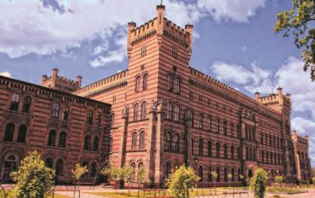 Експерти добились скасування незаконної закупівлі комп’ютерів Львівським університетом безпеки життєдіяльності